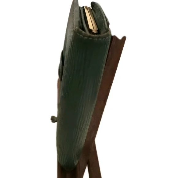 Louis Vuitton Green Textured Wallet - Picture 5 of 11